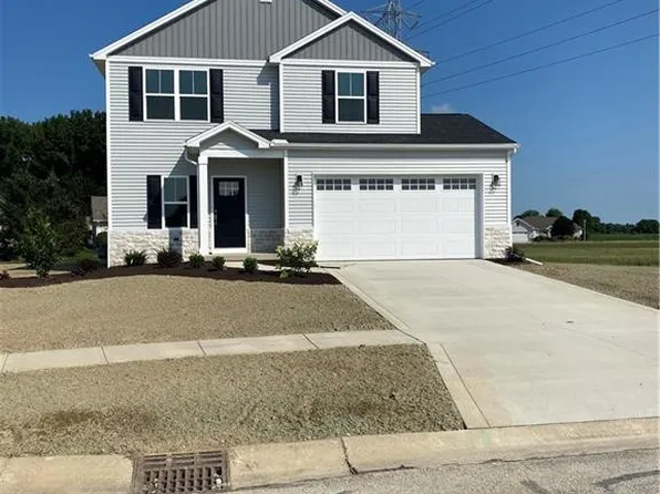 415 Plantation Ln, Oak Harbor, OH 43449