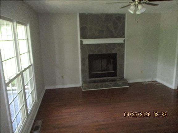 5th image of 77 Hollyberry Dr