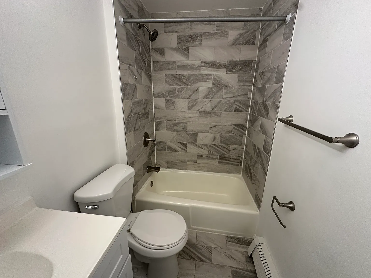 4 bed, $6,500 — Photo 3