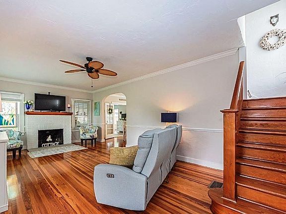 3rd image of 1945 38th Ave
