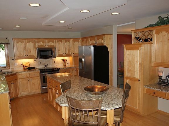 2nd image of 5755 Annapolis Ln N