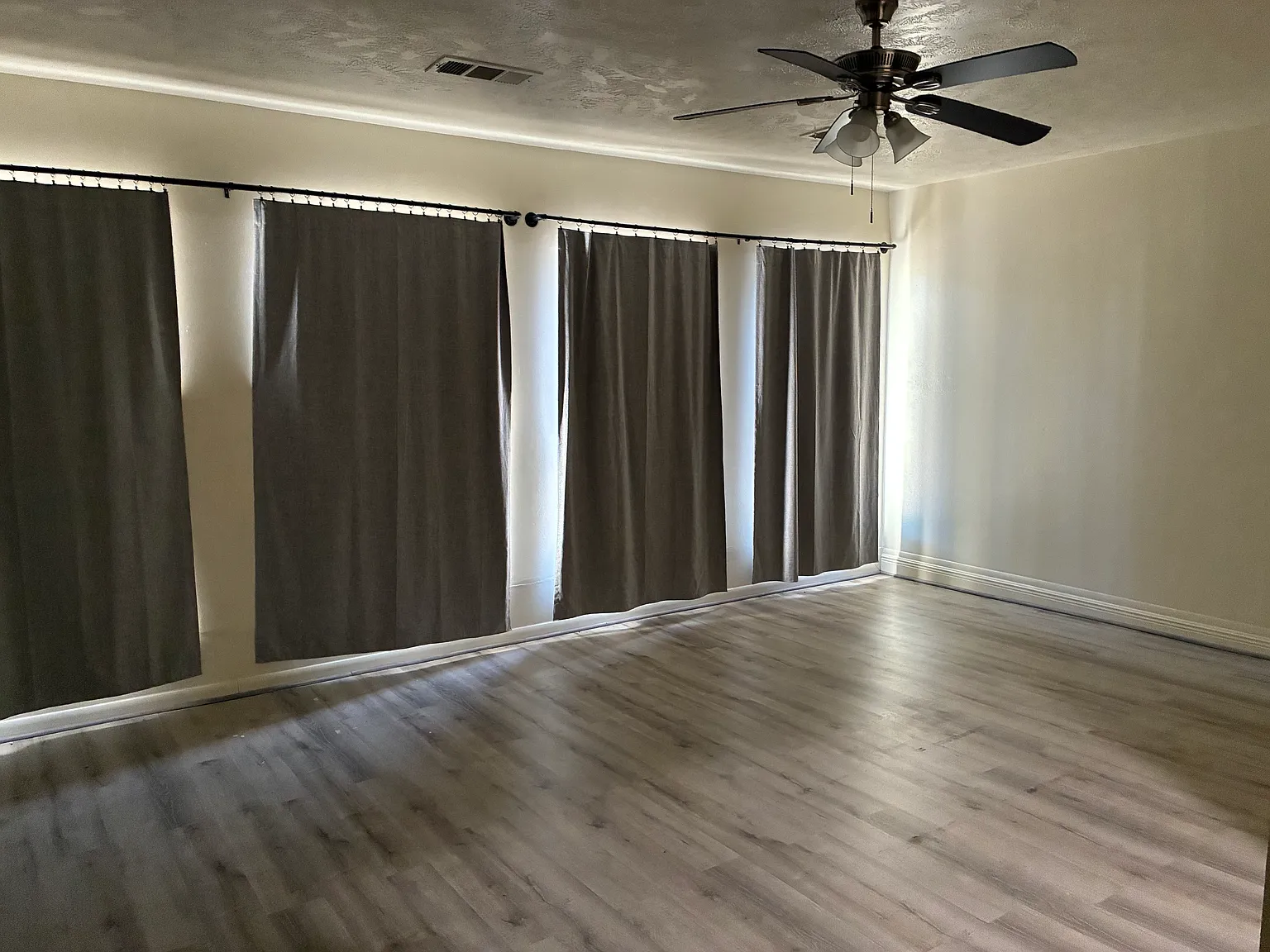 4 bed, 2200 sqft, $1,800 — Photo 4