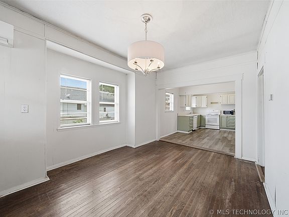 4th image of 428 E 4th St