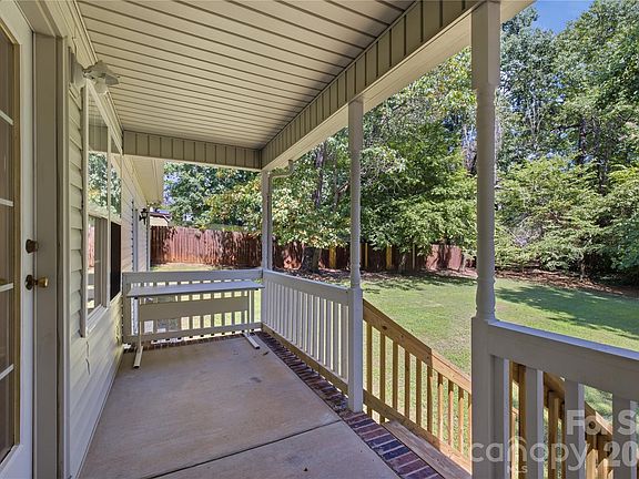 5th image of 147 Valley Glen Dr