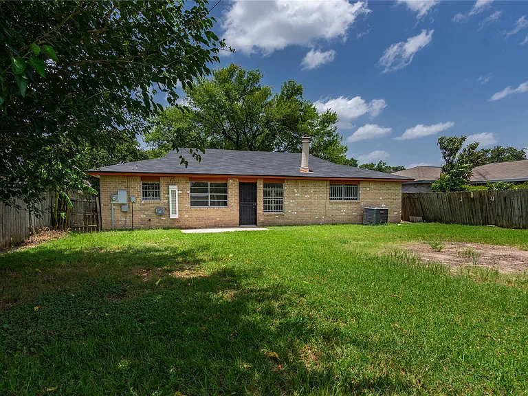 11710 Old Telegraph Rd — Photo 22