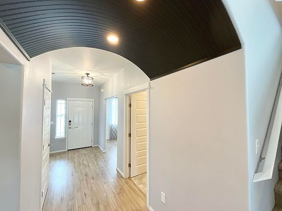 3rd image of 799 Pikes Peak Dr