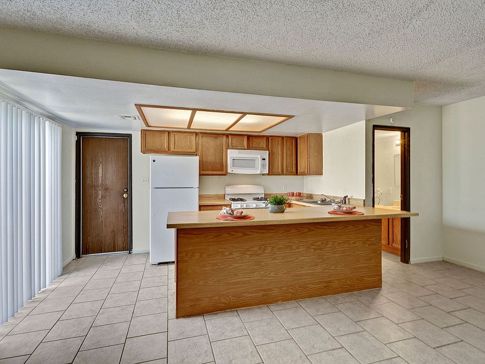 Avanti Townhomes Kitchen