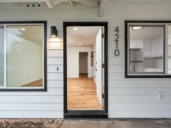 4208 E 17th St, Vancouver, WA 98661