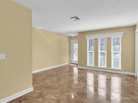 5th image of 5043 Larch Ln