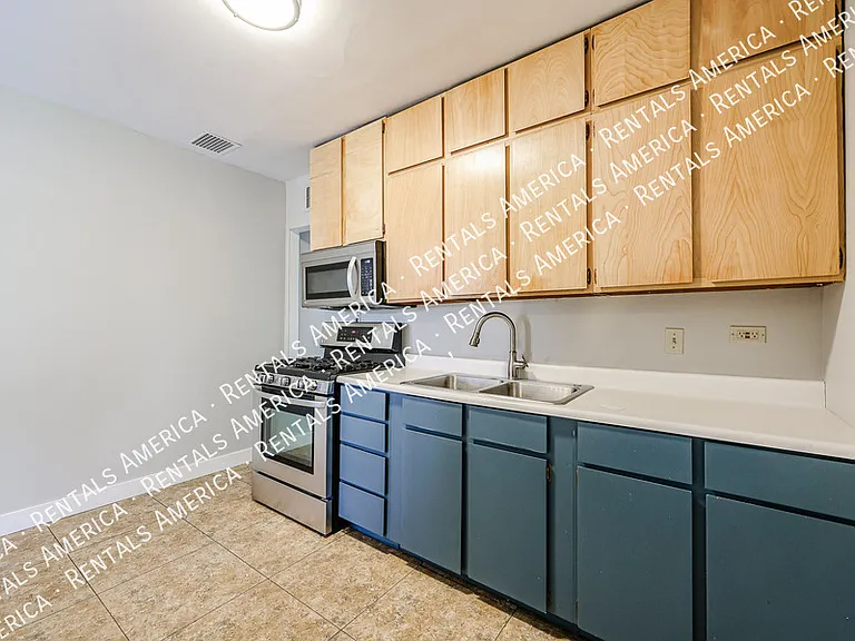 1723 W Indianola Ave — Photo 14