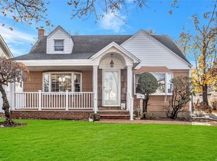 825 Forte Blvd, Franklin Square, NY 11010