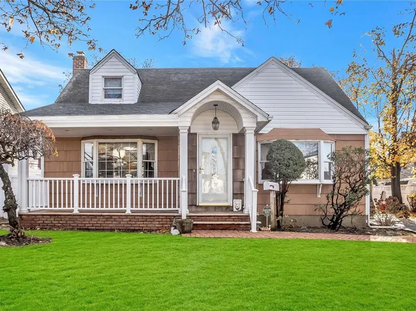 825 Forte Boulevard, Franklin Square, NY 11010