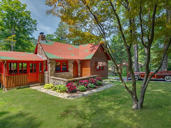 Locust Lodge