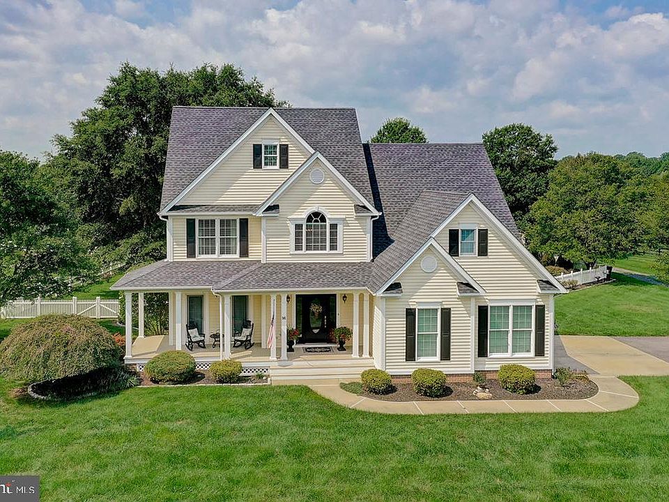 1st image of 16 Horseshoe Ln