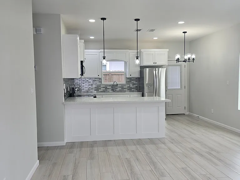 919 N Abbey Ave #3 — Photo 13
