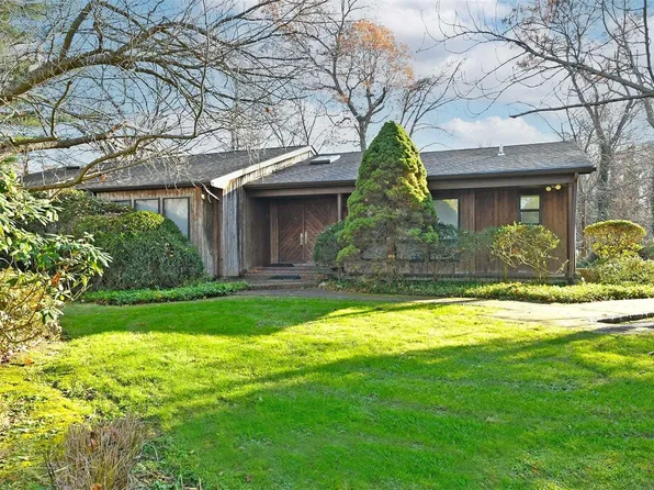 9 Micole Court, Dix Hills, NY 11746