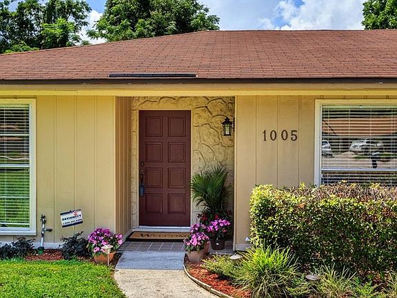 3rd image of 1005 Newcastle Ct