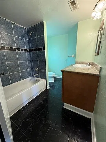 2 bed, 1.0 bath, 828 sqft, $1,100 — Photo 4