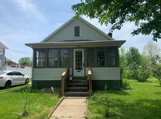 204 Beech St E, Three Oaks, MI 49128