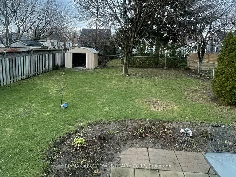 295 Queensdale Ave E — Photo 15