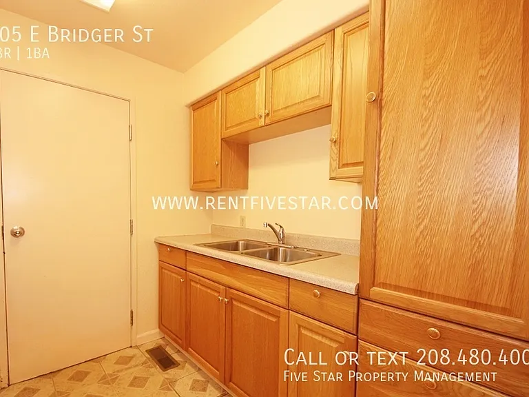 905 E Bridger St — Photo 5
