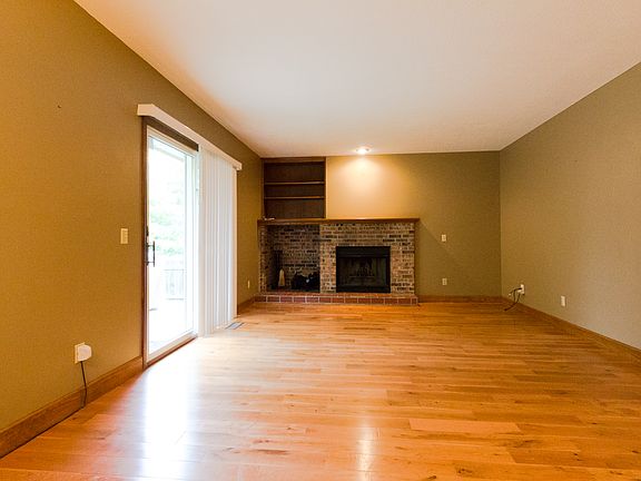 4th image of 3420 Fountain Lake Dr