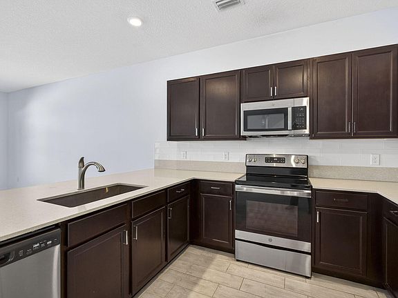 5th image of 4408 Hemlock Dr