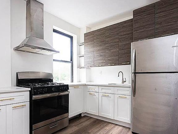 2nd image of 299 Chauncey St #304