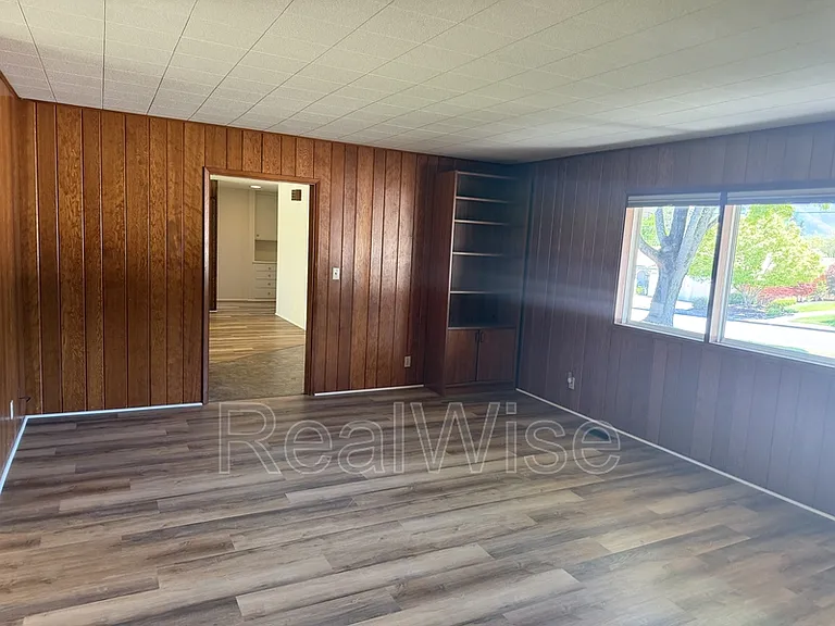 710 NW Midland Ave — Photo 8