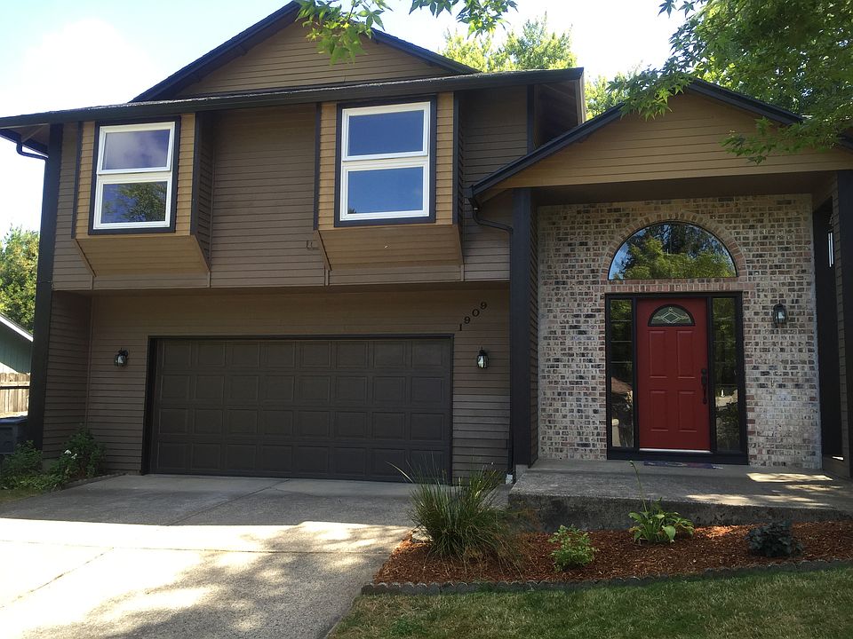 1st image of 1909 NE 94th Ct