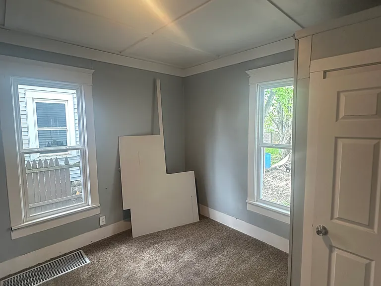915 Troy Pl NW — Photo 5