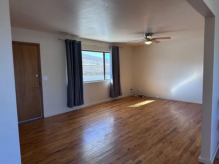 3021 N Castle Dr — Photo 3