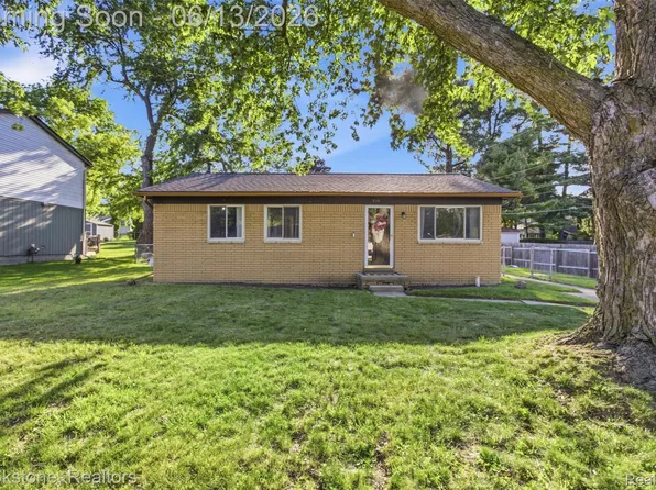 520 May Rd, Rochester Hills, MI 48307