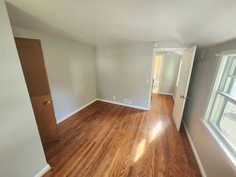 21 Glenmont Dr — Photo 17