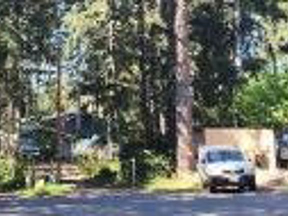 Exterior Neighborhood (street photo)
