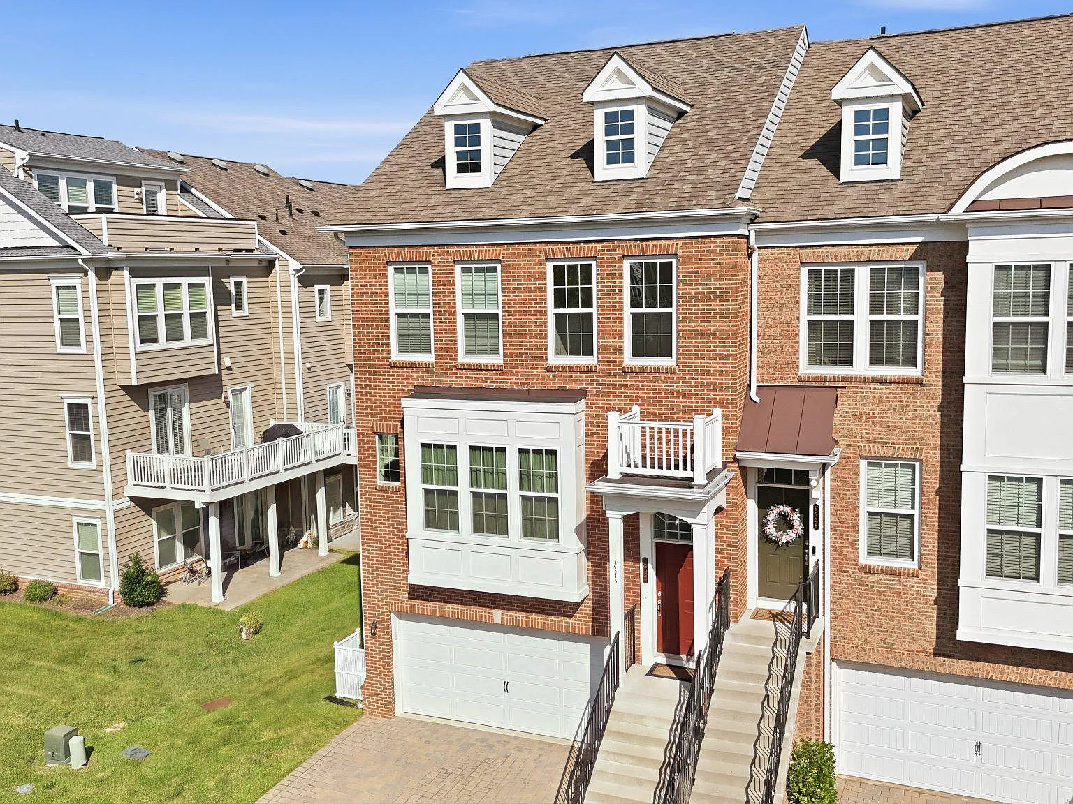 4 bed, 3.5 bath, 2981 sqft, $3,900 — Photo 3