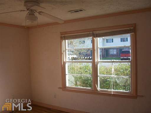 3rd image of 139 Melissa Ln