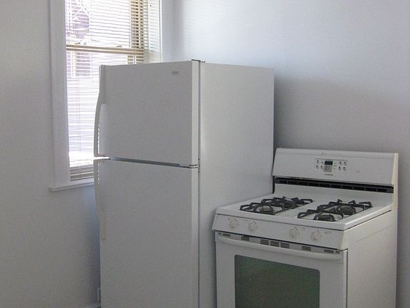 3rd image of 1535 N Leavitt St Unit 2