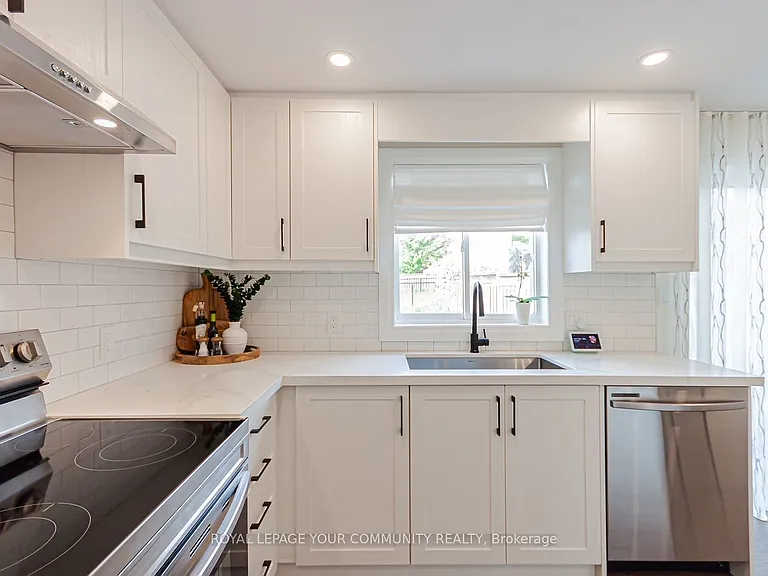 5 Selkirk Cres — Photo 4