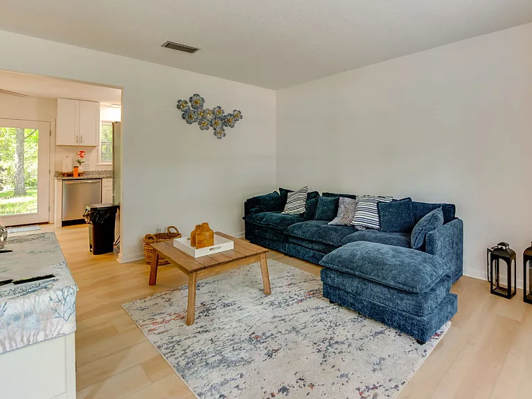 1011 Munson Landing Rd — Photo 2