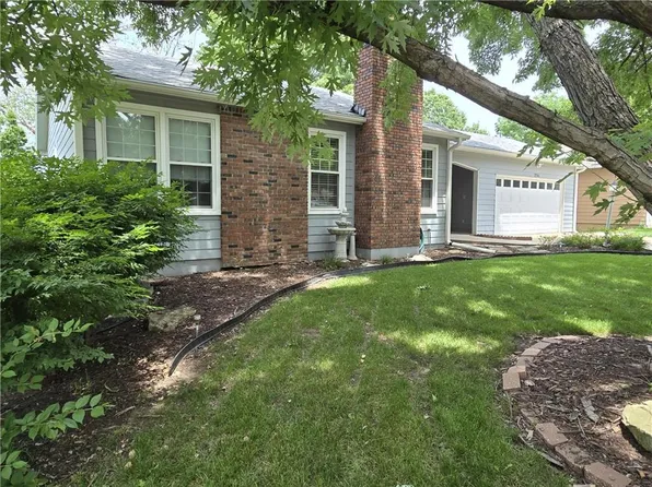 2716 Stone Barn Ter, Lawrence, KS 66047