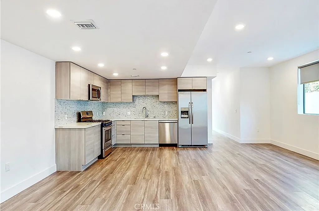 3 bed, 1786 sqft, $4,895 — Photo 2