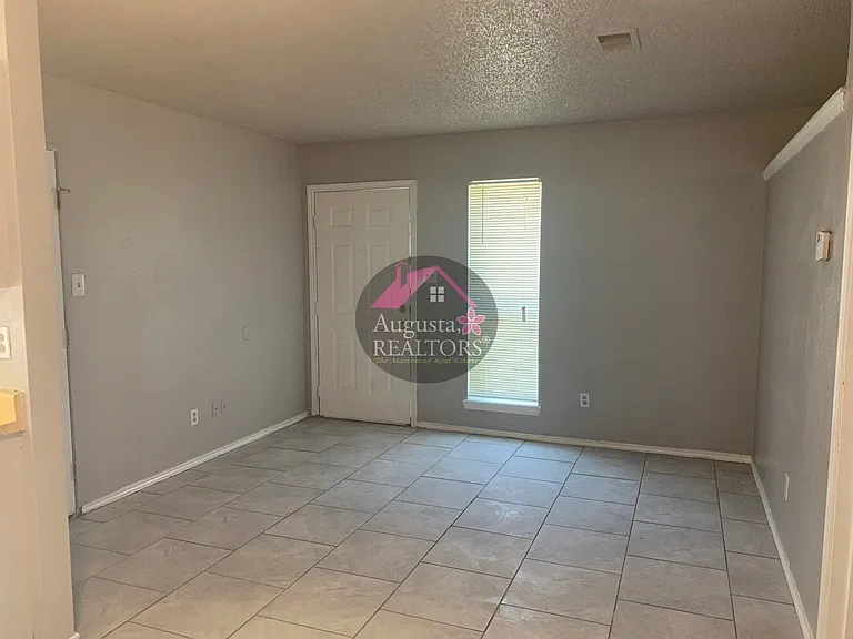 133 N Jefferson St #B — Photo 8