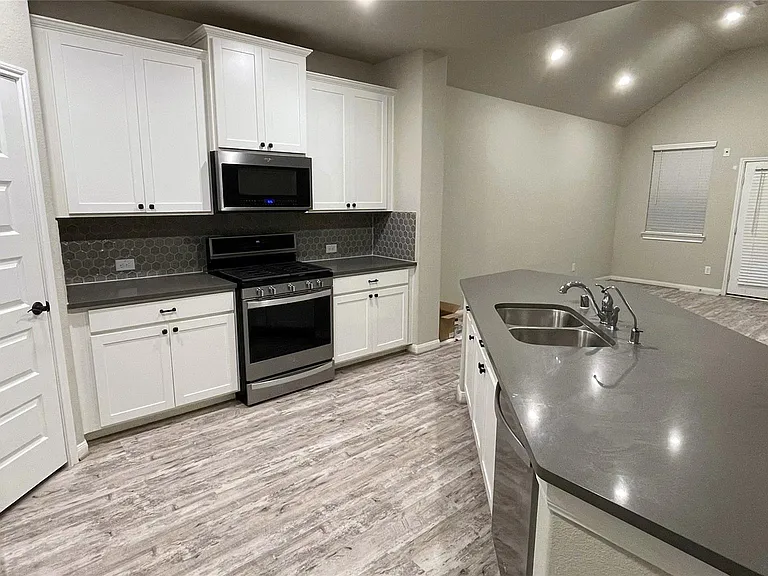 5802 Golden Peak Ln — Photo 10