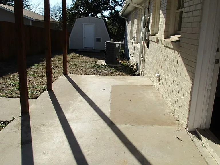 604 S Spring St — Photo 13