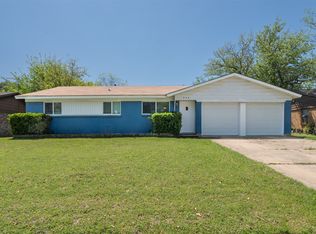 325 NW Wintercrest Rd, Burleson, TX 76028