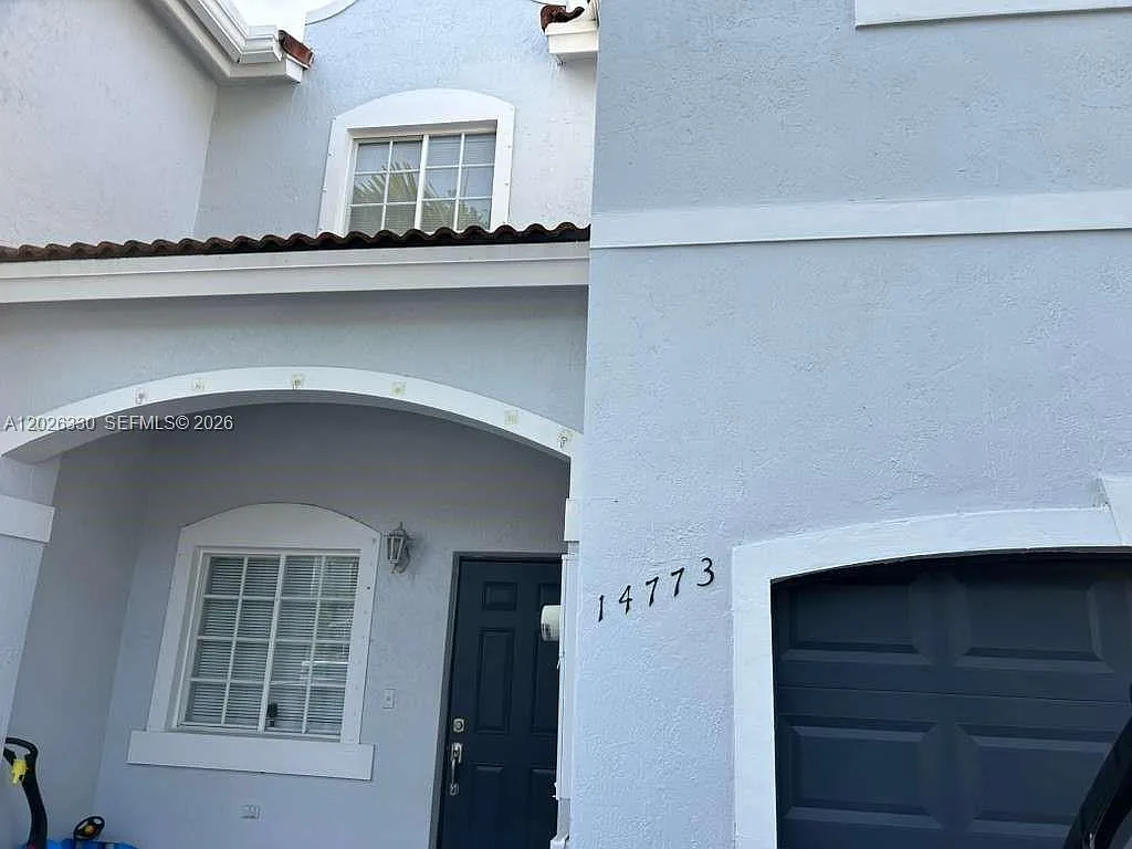 3 bed, 1608 sqft, $3,350 — Photo 2