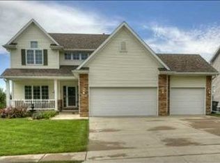 3300 Brook View Dr, Des Moines, IA 50317