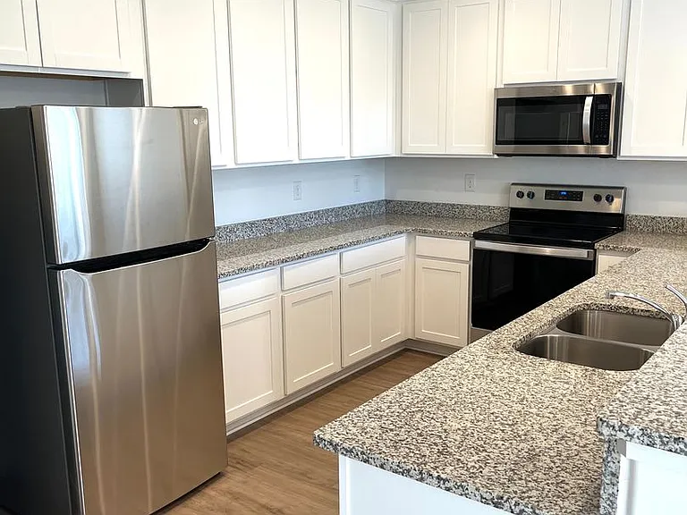 5500 Cherry Ln — Photo 4