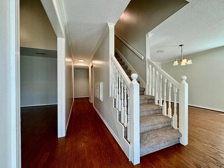 803 Henckley Ave — Photo 17